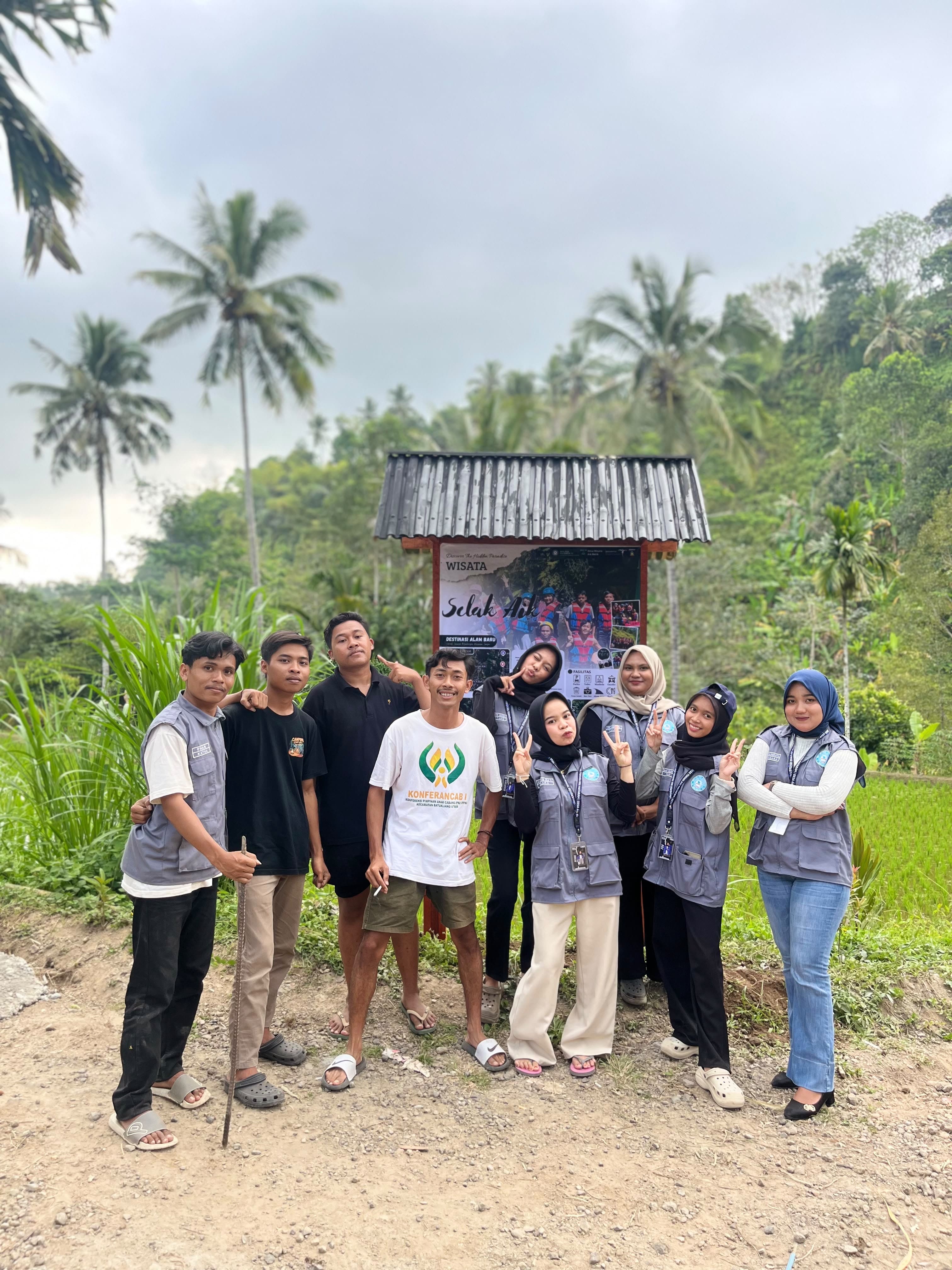 PEMASANGAN PAPAN INFORMASI WISATA SELAK AIK